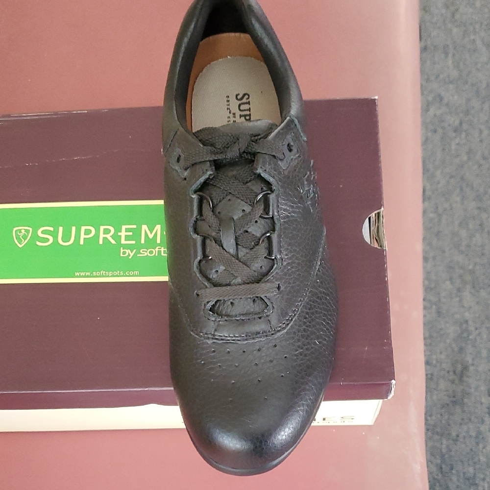 Women's Black Walking Shoe